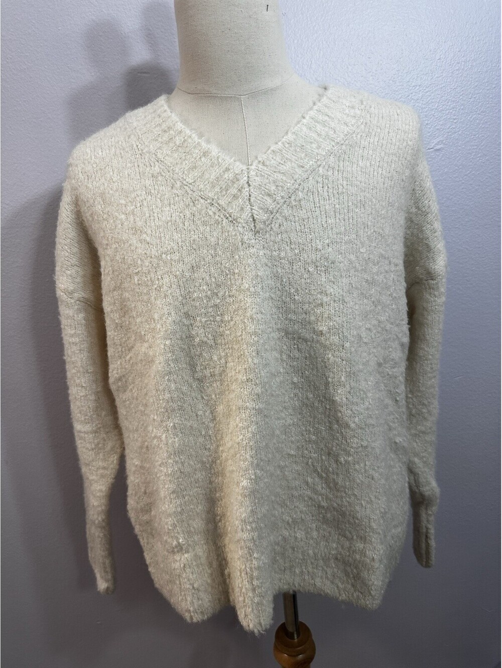 99 Jane Street V-Neck Knit Pullover Sweater Cream Women's Size L Long Sleeve